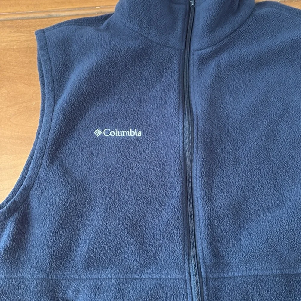 Columbia Men's Deep Blue Fleece Vest Size Medium